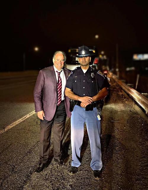 Indiana state trooper stops to help Chicago Cubs owner on side of road