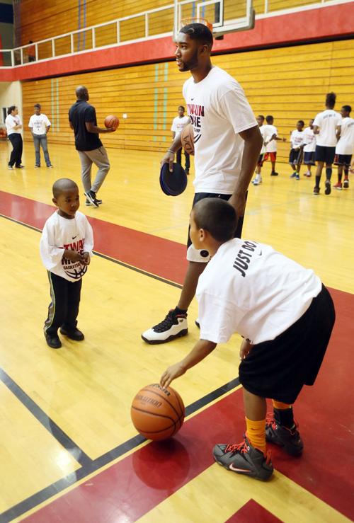Chicago Bulls Guard E Twaunn Moore S Annual Basketball Camp At His