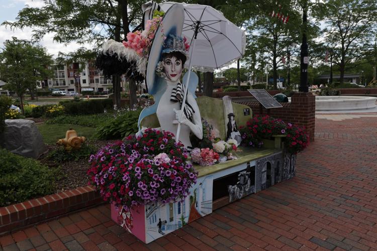 Beatles and Buffett just some of the 'cover' artists in Benches on the Avenue
