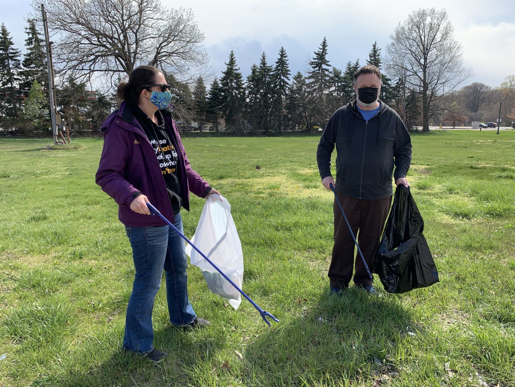 MC honors organizer of trash pickup volunteers