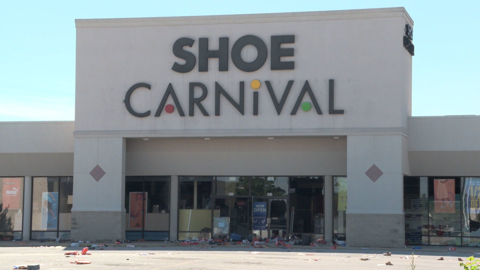 shoe carnival open times