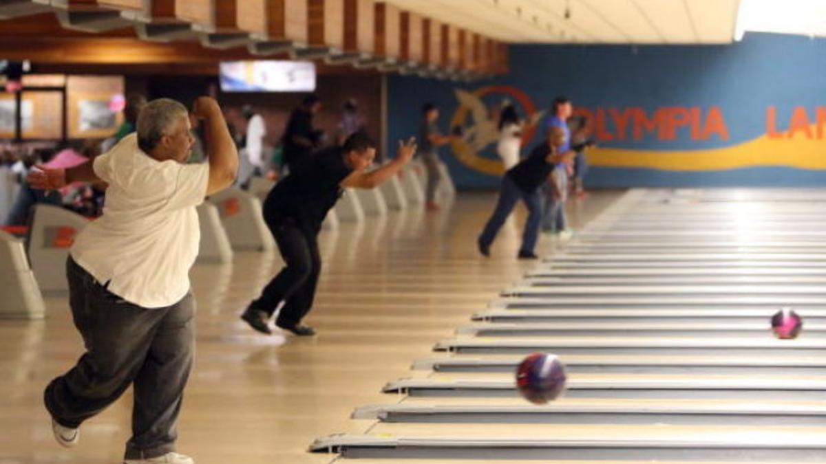As Leagues Decline Bowling Centers Look For New Ways To Make Money Northwest Indiana Business Headlines Nwitimes Com