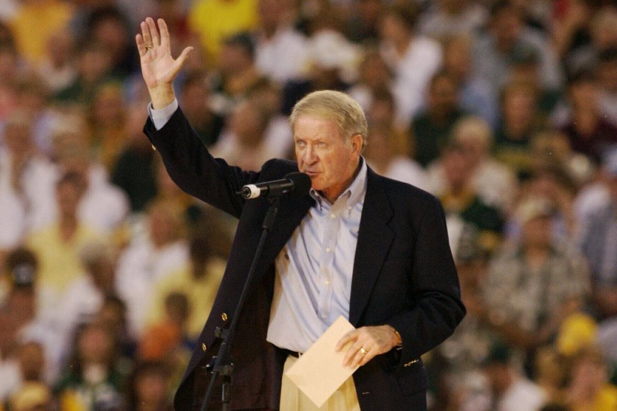 Longtime Packers CEO Bob Harlan dies at 89