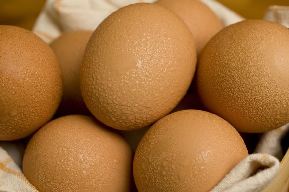 Food-Peeling Eggs