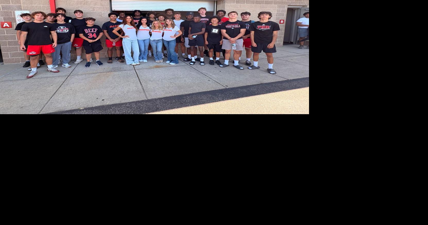 Munster High School football team's volunteer efforts earn it Labor Day lunch from Hooters