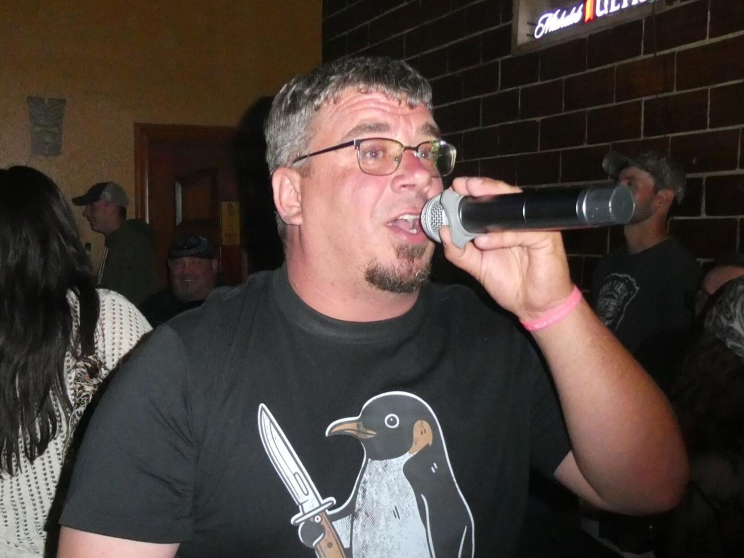 Last call at Zombie Club: Long-time patrons sing farewell to beloved dive bar