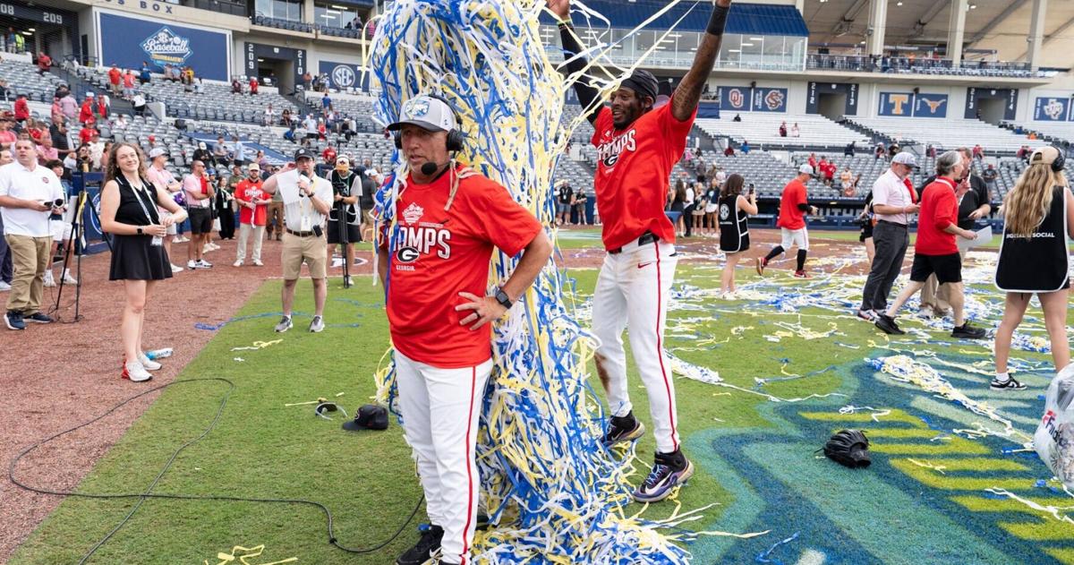 Georgia Bulldog's Tre Phelps (1) tosses confetti as Georgia Bulldogs ...