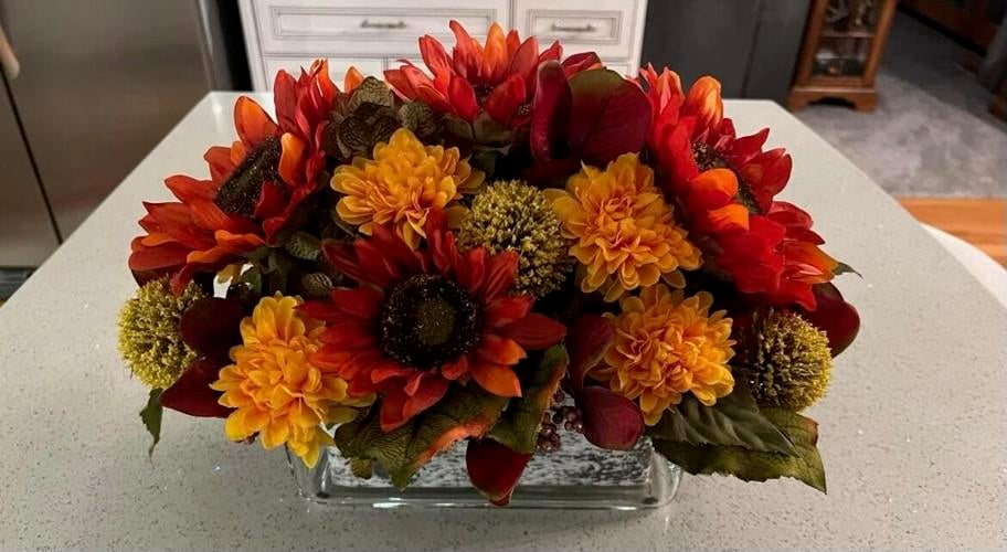 Natural accents joining the traditions of the Thanksgiving centerpiece