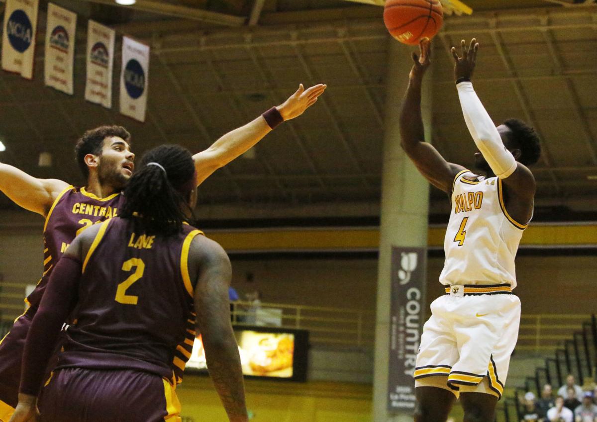 Gordon Sackey Step Up As Valpo Wins At High Point Valparaiso