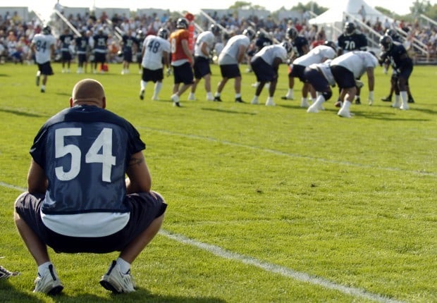 Brian Urlacher announces retirement from NFL 