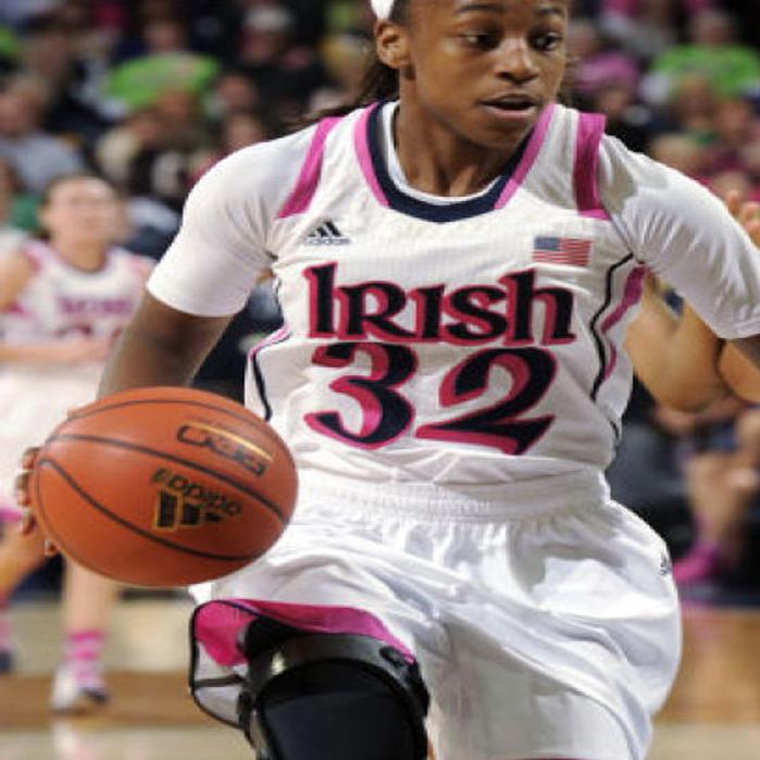 Women S Basketball Loyd Scores 23 As No 2 Irish Beat Syracuse