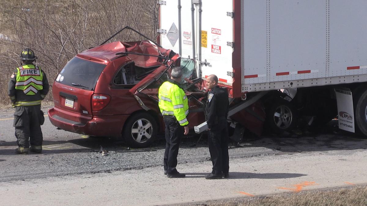 Multiple-vehicle crash shuts down all lanes of northbound I ...