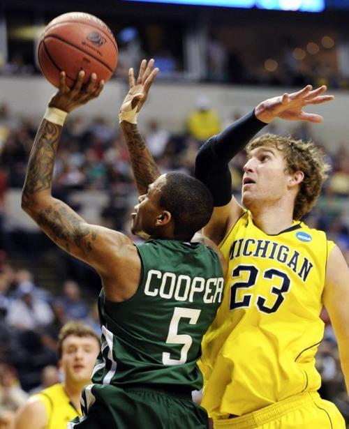 Cooper Leads Ohio Upset Of Michigan College Basketball Nwitimes Com
