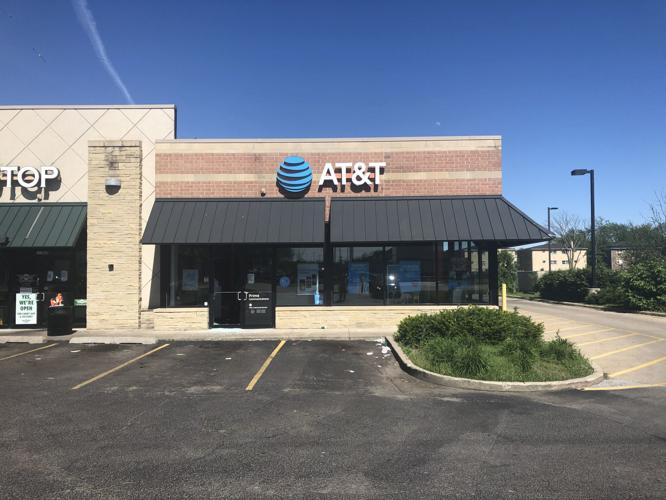 UPDATE Many Indiana stores close near state line; Hammond issues