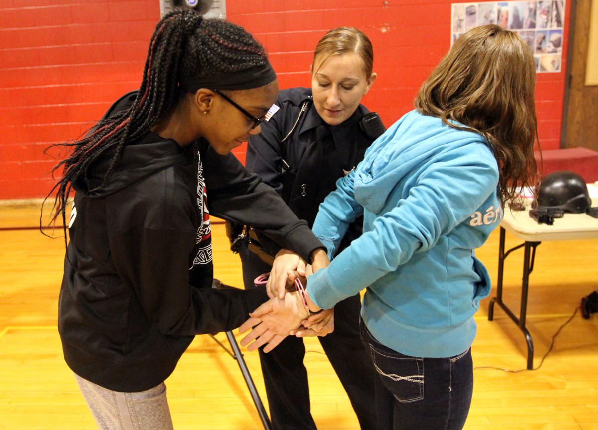 Female cops work to boost middleschoolers' esteem Porter County News