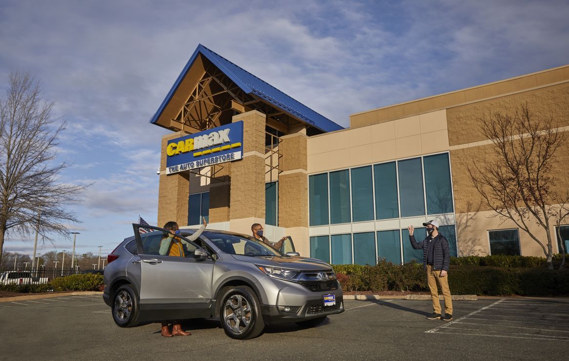 CarMax hiring 3 700 workers by year s end