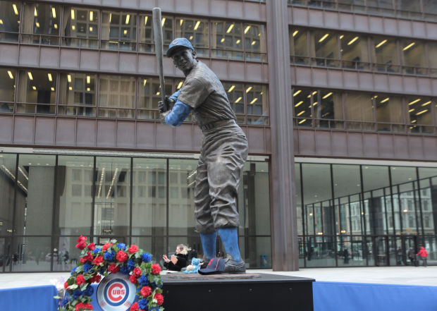 Ernie Banks statue moved so fans can pay tribute