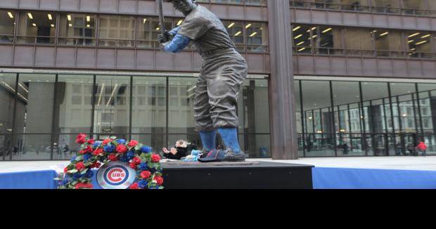 Cubs' Ernie Banks statue moved downtown for tribute