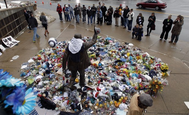 At PSU, tension over ouster, then grief for JoePa