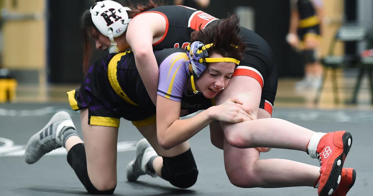 Hobart, Illiana Christian girls make Region wrestling history