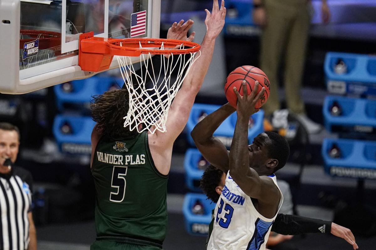 Lowell slam dunks Orioles