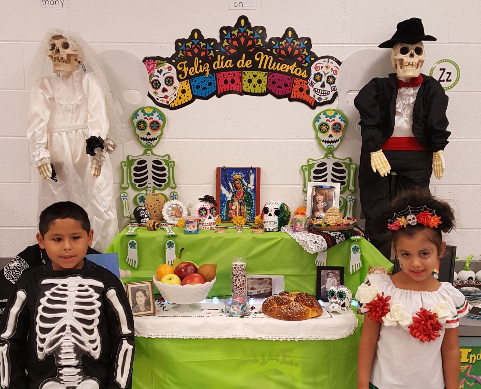 dia de los muertos altar school