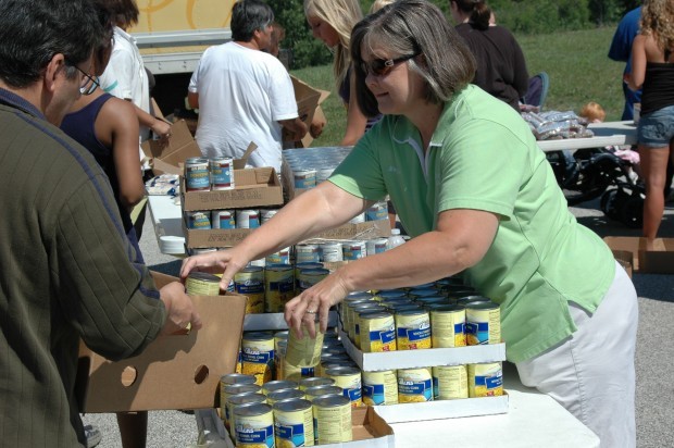 Food pantry draws dozens in Winfield