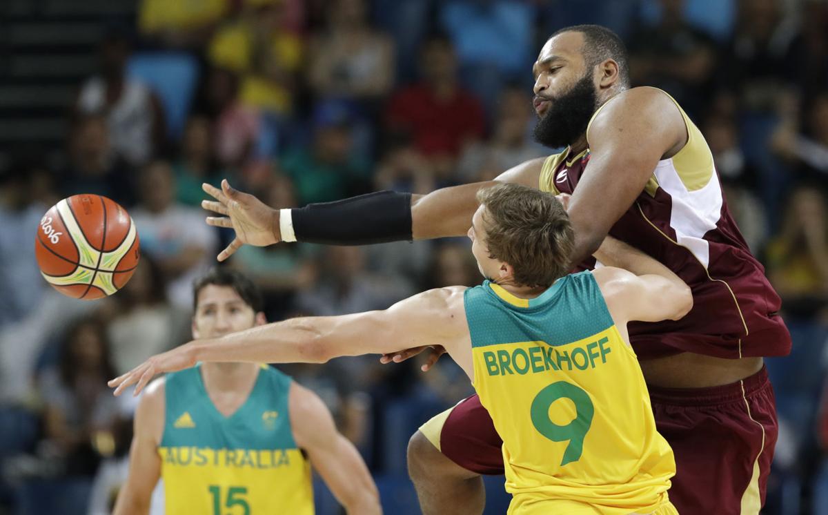 Us Men S Basketball Edges France Broekhoff Starts For Boomers