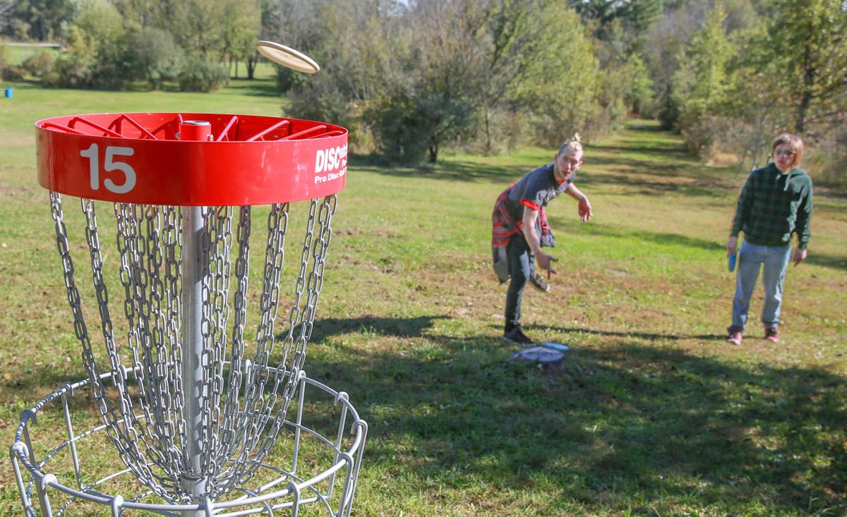 Disc golf at Lemon Lake