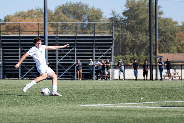 Men's Soccer falls on the road at Davenport