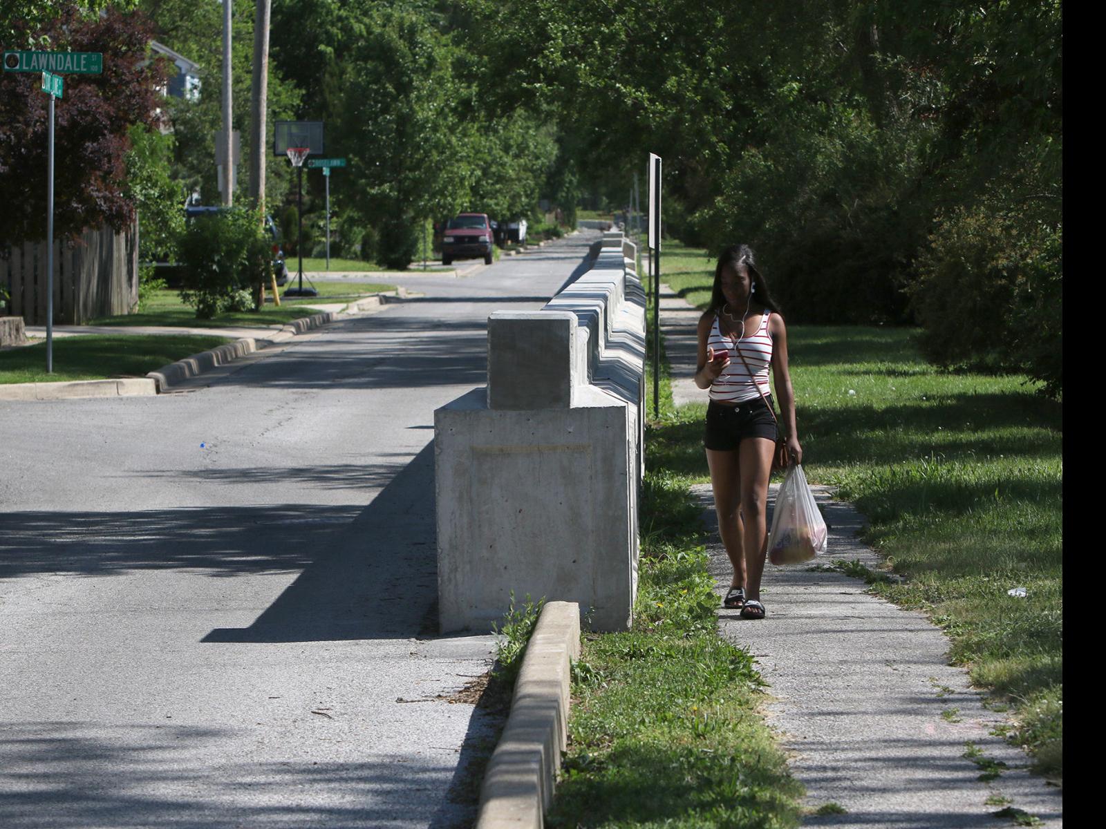 New Higher Wall At State Line Raises Eyebrows Nwitimes Com
