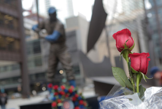 Statue honors late Dallas native, Chicago Cubs legend Ernie Banks