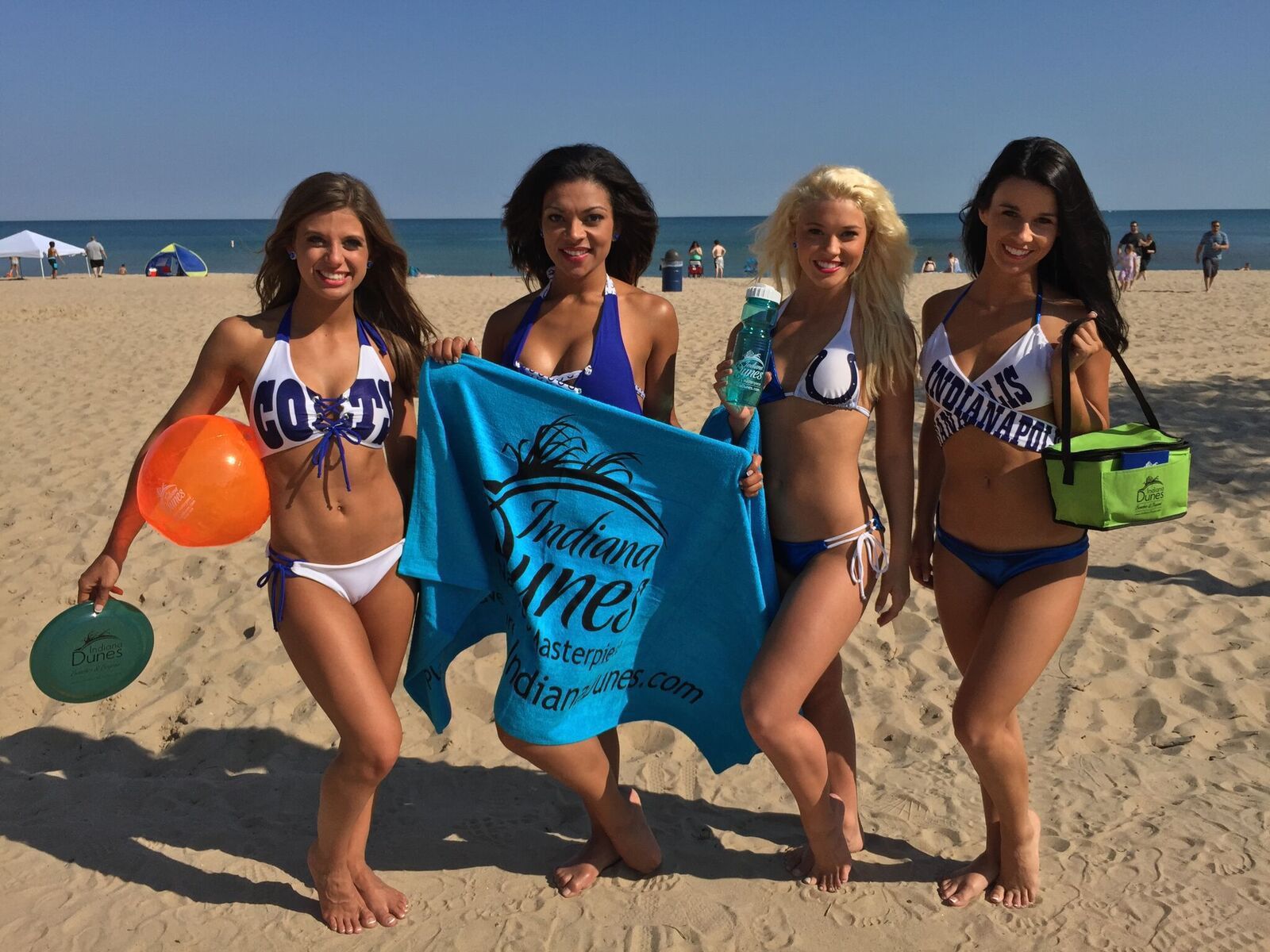 Colts cheerleaders come to dunes lighthouse for photo shoot