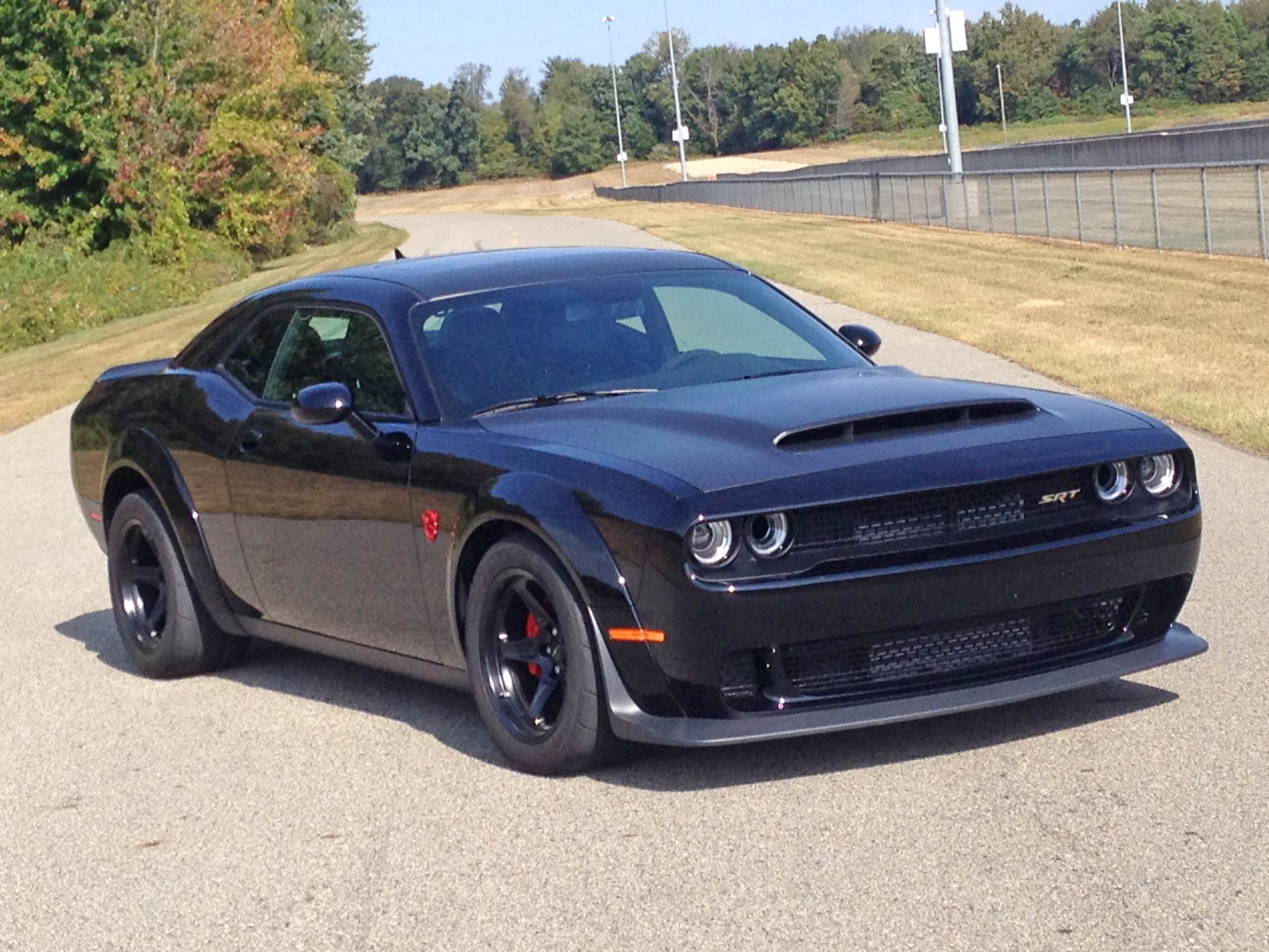 Dodge challenger demon характеристики. Додж Челленджер СРТ демон. Додж Челленджер демон 2020. Додж Хеллкэт демон. Додж Челленджер СРТ демон черный.