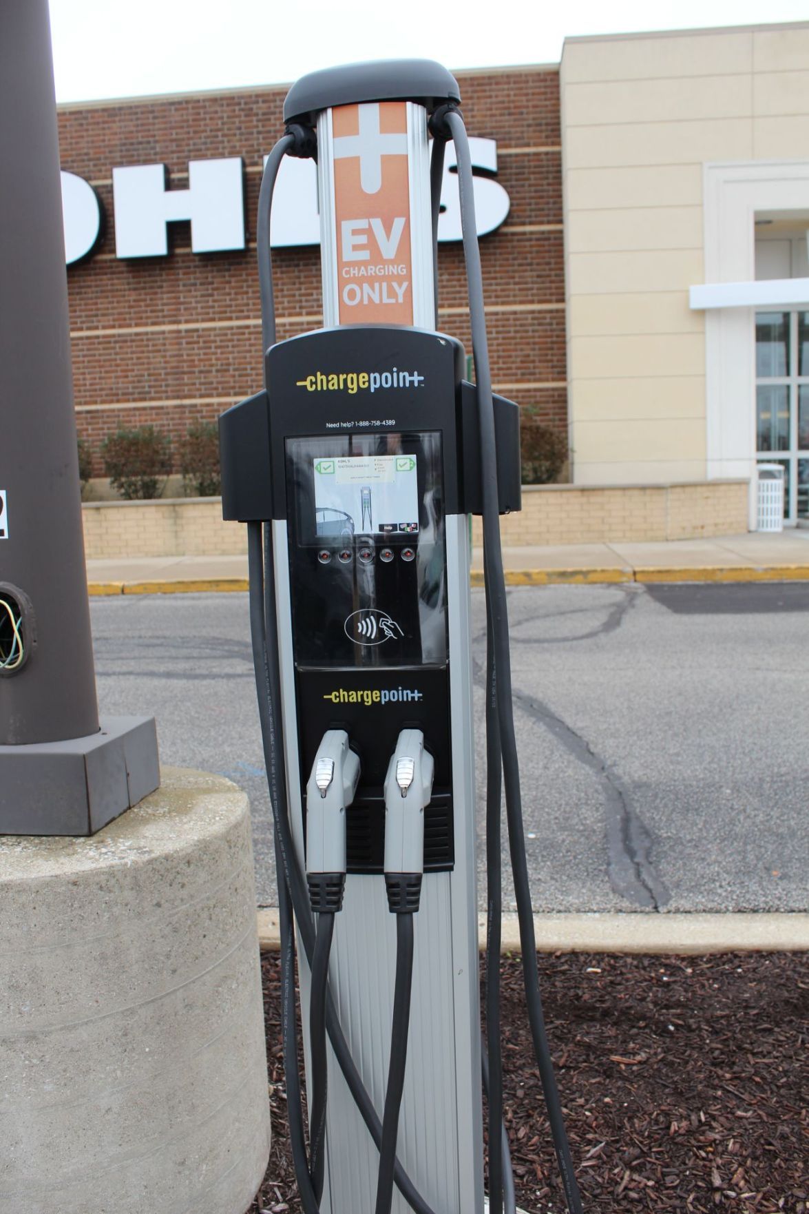 Valpo hopes to add electric vehicle charging stations downtown ...