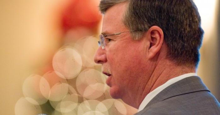 Mike Rippey speaks to Lakeshore Chamber