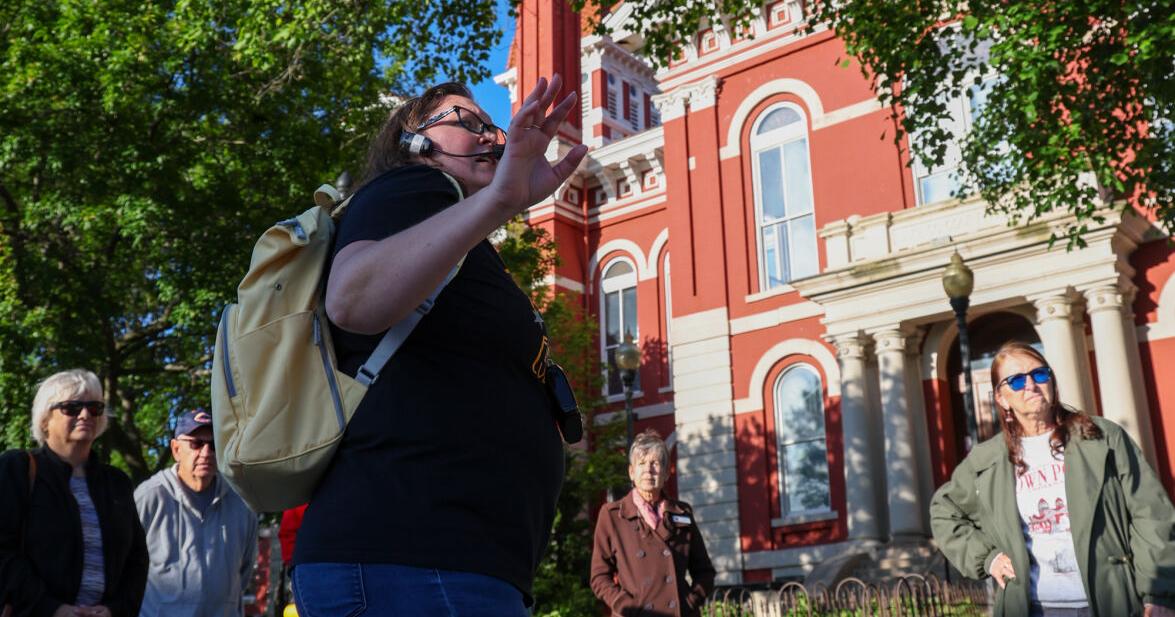 Crown Point Community Library taking knowledge to the streets, leading tours around courthouse square and city - Vimarsana News