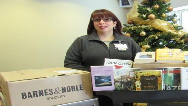 Barnes Noble Books Christmas Cheer For St Francis Students Valparaiso News Nwitimes Com