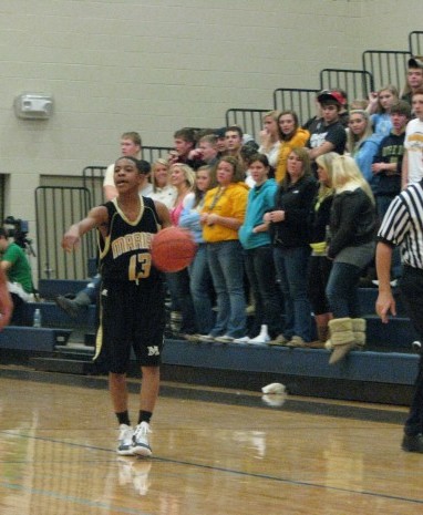 Tyler Ulis moves the ball
