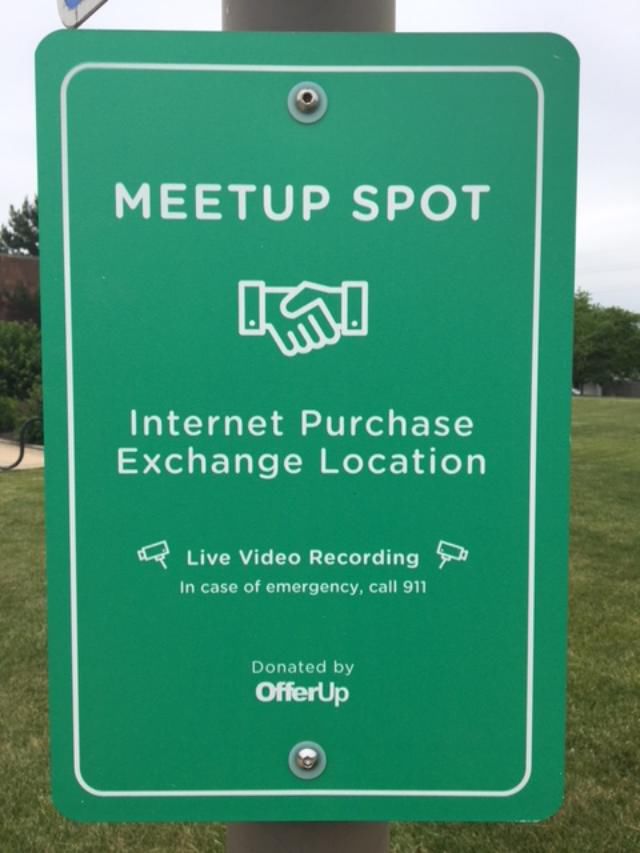 Lansing police urge residents to use 'meetup spot' after robbery during sale arranged online