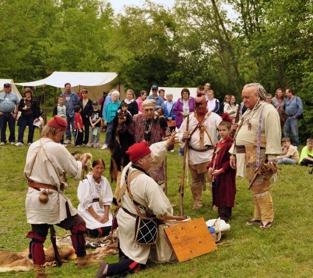 Voyageurs Re-enact Pioneer Days