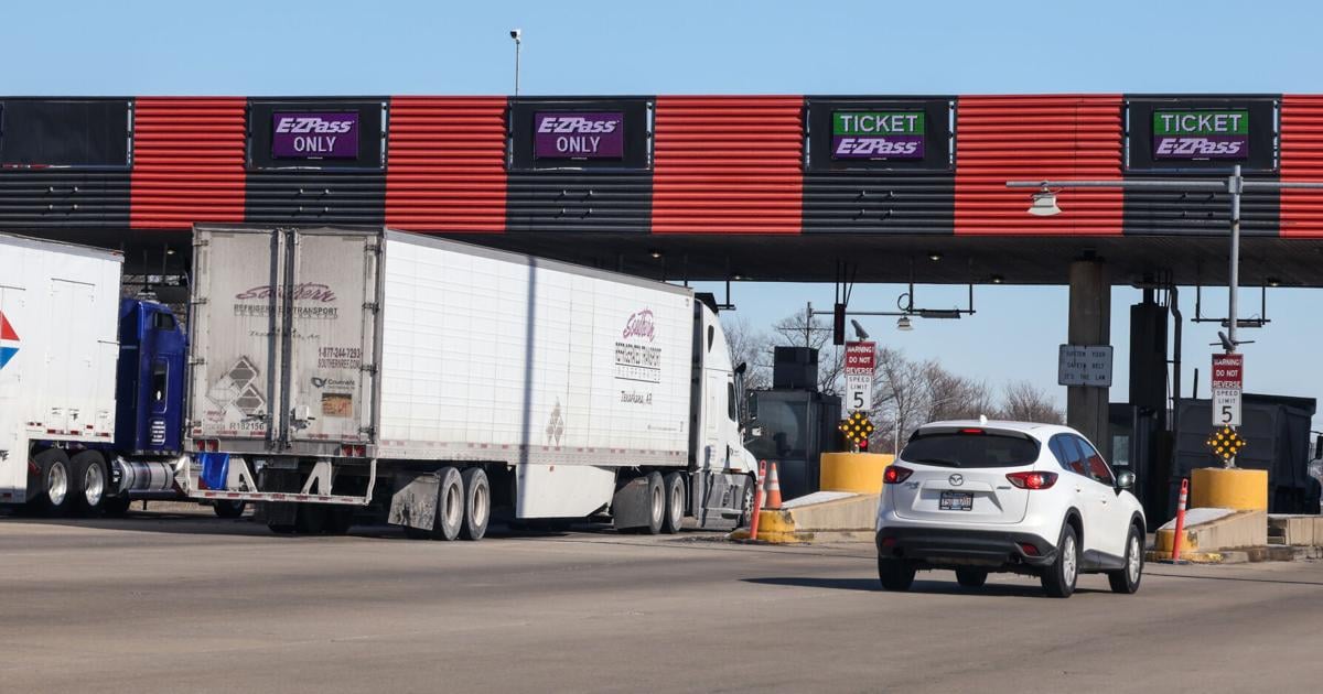 Deal would allow toll road rate hikes in exchange for potential Bears stadium funds
