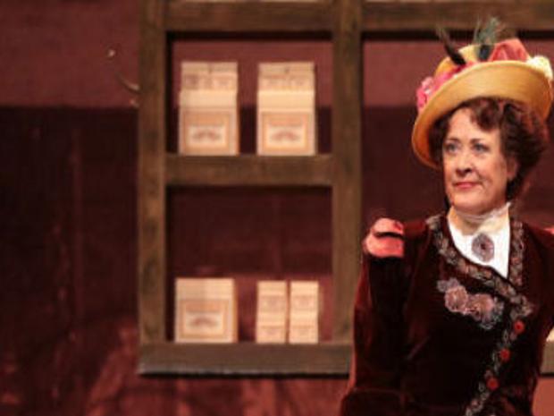 Offbeat Drury Lane Hello Dolly Revives Theater S Favorite