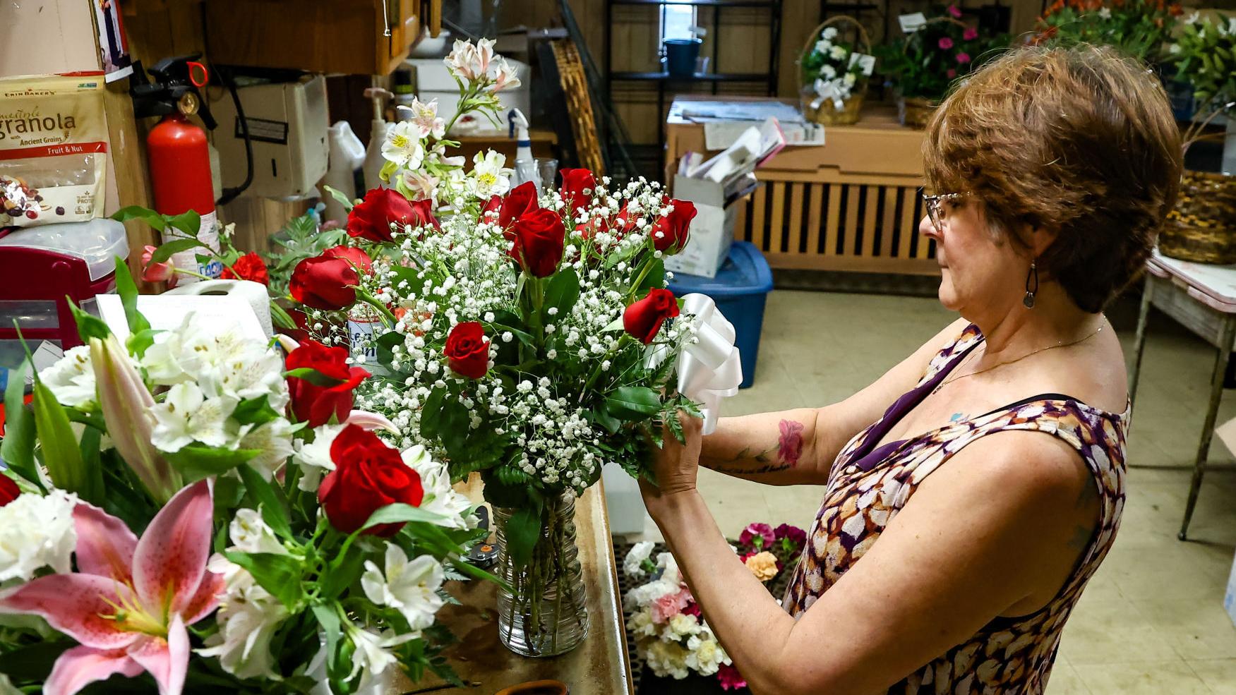 Region flower shops dealing with worst shortages, highest prices they've ever seen - Vimarsana News