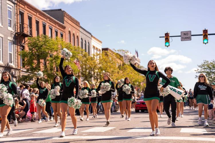 Fest's centerpiece parade puts popcorn, community in motion