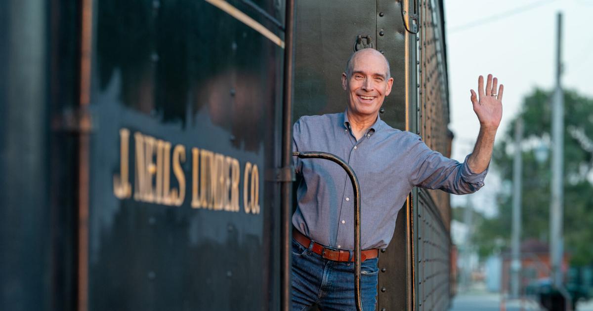 'Riding the Rails with Geoffrey Baer' takes viewers on tour of Chicago railroad history