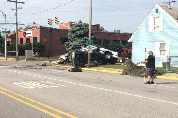 Officer, 1 other taken to hospital following crash in Hammond