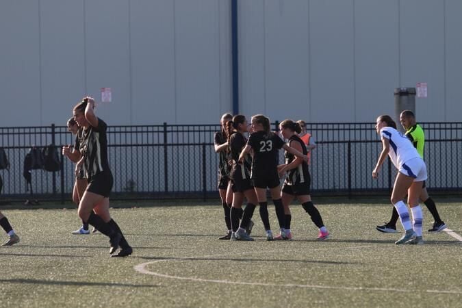 Late goal helps notch draw for Women's Soccer against Grand Valley State
