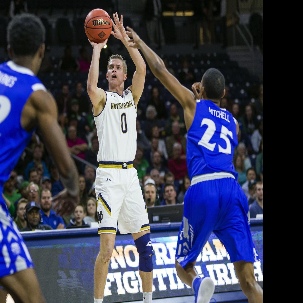 Pflueger S 18 Lead Notre Dame To 61 57 Win At Clemson Notre Dame