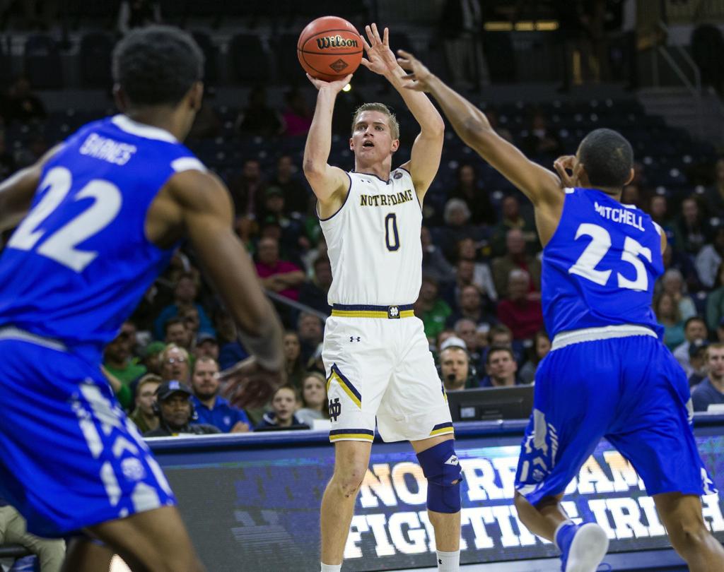 Pflueger S 18 Lead Notre Dame To 61 57 Win At Clemson Notre Dame